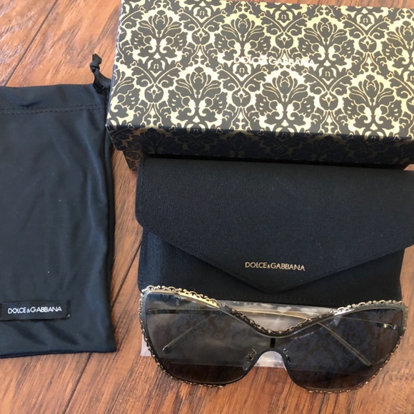 Dolce and Gabbana Damask Gold luxury sun glasses main image 9